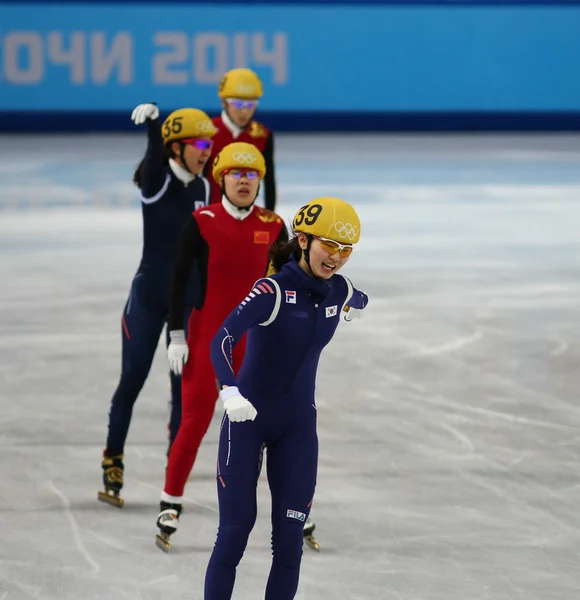 女子 3000 m 加熱ショート トラック リレー — ストック写真