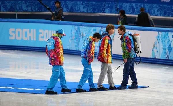 Cérémonie de remise des médailles du relais sur courte piste pour dames 3000 m — Photo