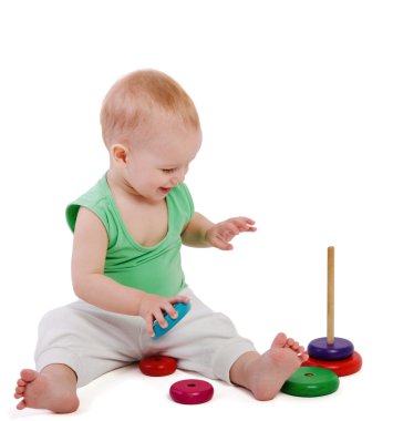 eğitici oyuncak üzerinde beyaz izole oynamaktan şirin çocuk çocuk 