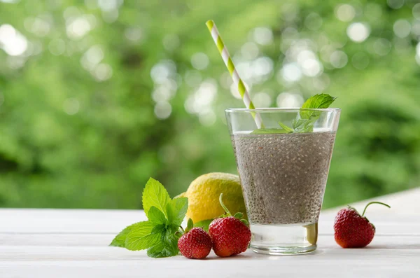 Chia seeds drink with water in transparent glass with lemon, min — Stock Photo, Image