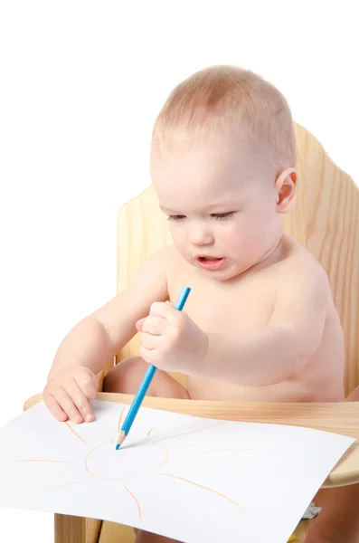 Ein Junge zeichnet mit Bleistift, isoliert auf weißem Hintergrund — Stockfoto