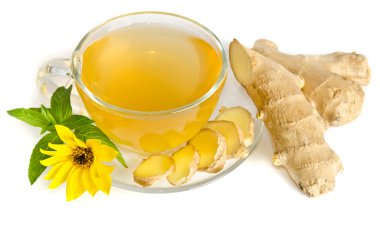 Çay zencefil dilimleri ve Ekinezya çiçek isolat yakın