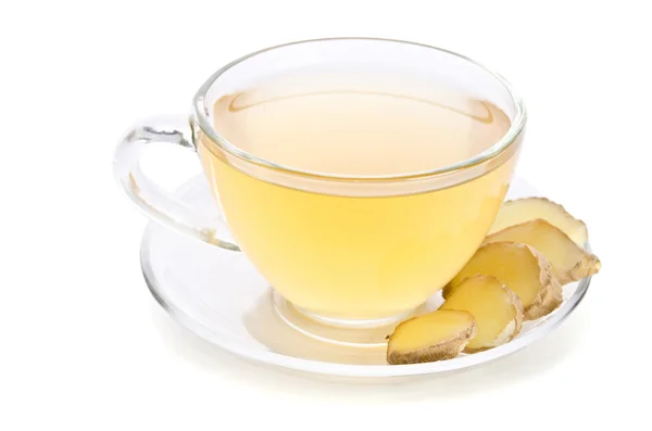 Tee mit Ingwerwurzel isoliert auf weißem Hintergrund — Stockfoto