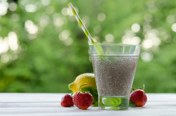 Chia seeds drink with water in transparent glass with lemon, min — Stock Photo, Image