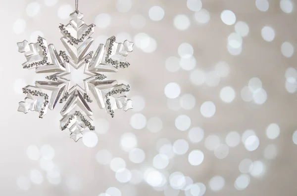 Fiocco Neve Giocattolo Trasparente Bokeh Luci Natale Argento Addobbi Natalizi — Foto Stock