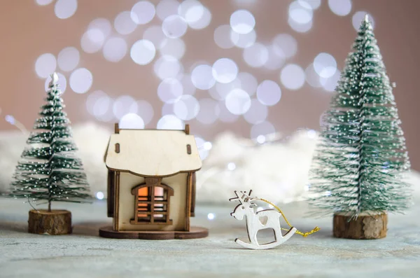 Kompozycja Noworocznych Zabawek Choinka Domu Dekoracje Świąteczne — Zdjęcie stockowe