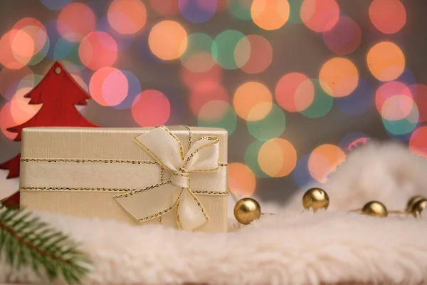 Statuetta Rossa Albero Natale Scatola Con Regali — Foto Stock