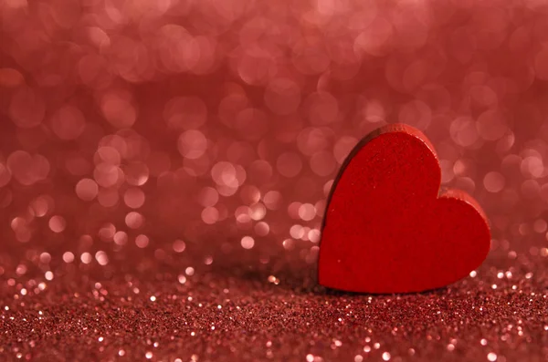 Corações Madeira Vermelha Superfície Brilhante — Fotografia de Stock