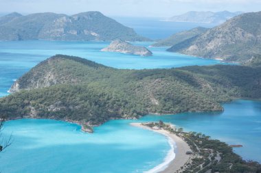 Güzel bir körfez. Dik dağ kıyıları. Akdeniz.