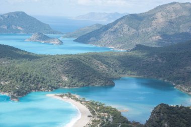Güzel bir körfez. Dik dağ kıyıları. Akdeniz.