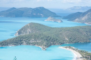 Güzel bir körfez. Dik dağ kıyıları. Akdeniz.