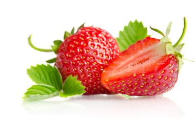 Beyaz arka plan üzerinde izole kırmızı tatlı strawberrys