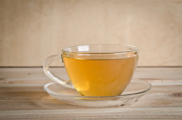 Tazza di tè su uno sfondo di legno — Foto Stock