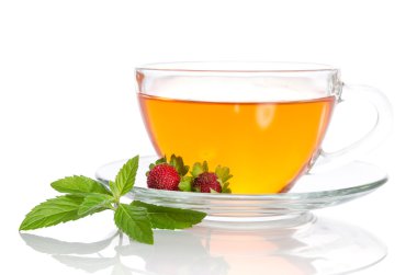 Fincan çay ve beyaz strawbarries 