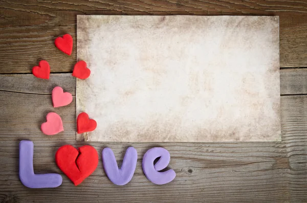 Word Love composition with broken heart  rather letter "o" on th — Stock Photo, Image