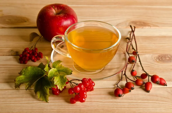 Still life from cup of tea and berries — Stock Photo, Image