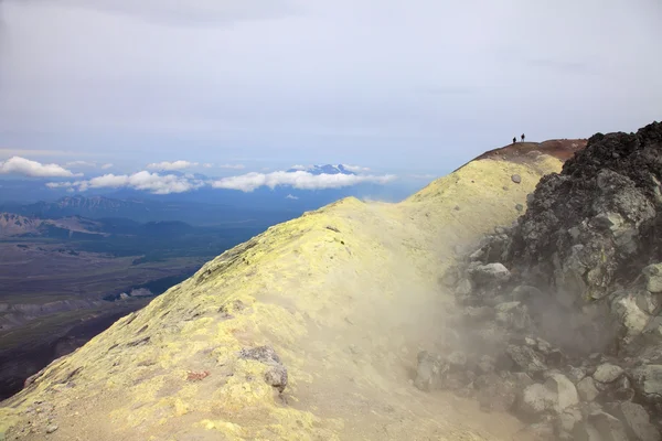 Sulfur at the top of the Avachinskiy volcano. — Stock Photo, Image