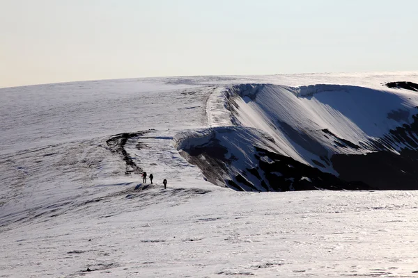 Alpinistes au sommet de Haut de Ploskiy Tolbachik . — Photo