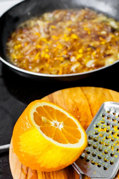 Soğan confit hazırlanması