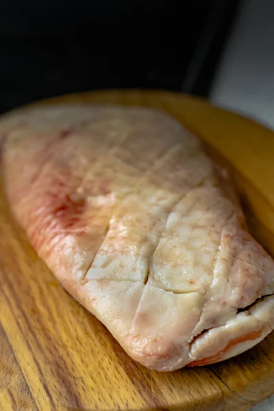 Een stuk van de eend borsten vóór het koken — Stockfoto