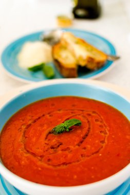 taze domates çorbası