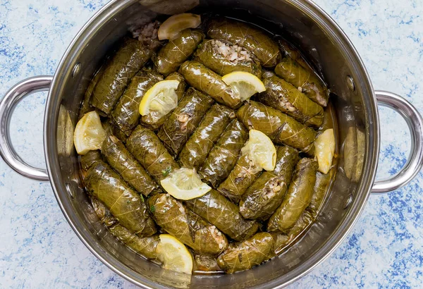 불가리아 에서는 전통적으로 집에서 도마도 요구르트 곁들여 요리하였다 — 스톡 사진