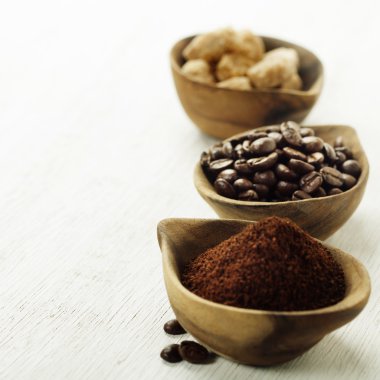 kahve ile ahşap kase