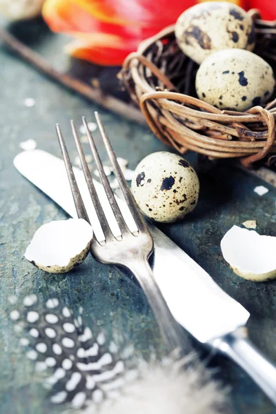 Easter table settings with fresh tulip — Stock Photo, Image