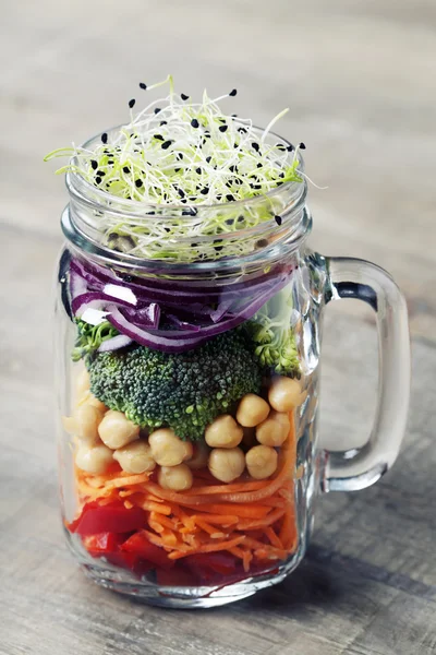 Saudável caseiro Mason Jar Salada — Fotografia de Stock