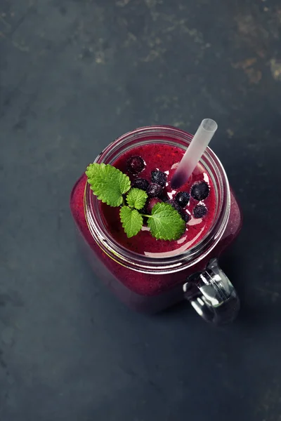 Berry smoothie on rustic background — Stock Photo, Image