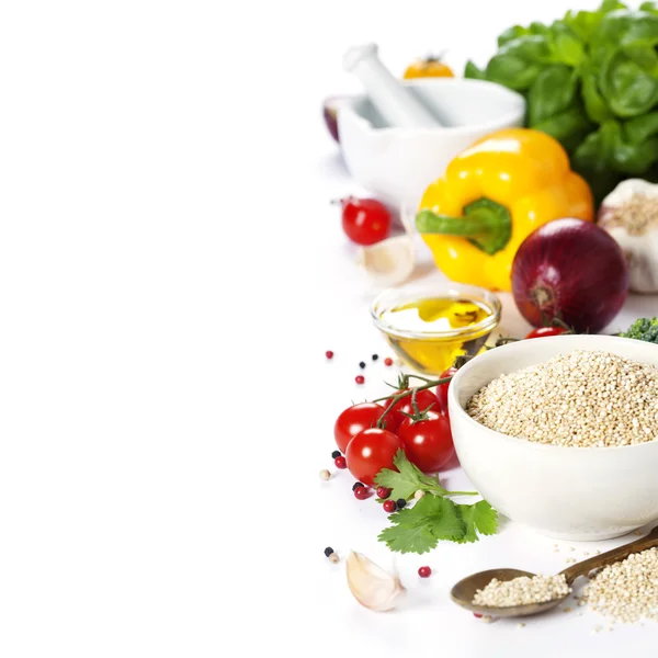 Bowl of healthy white quinoa seeds with vegetables — Stock Photo, Image