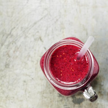 Berry yüzlü rustik arka plan üzerinde