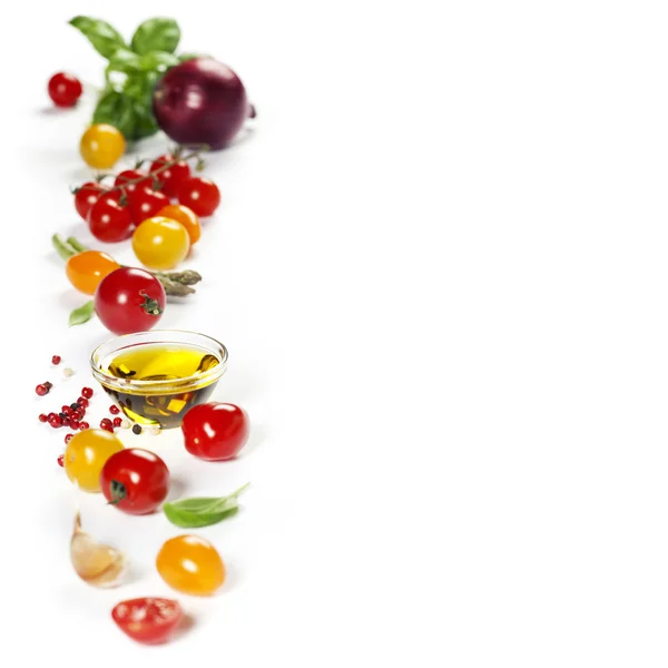 Färgglada tomater och grönsaker — Stockfoto