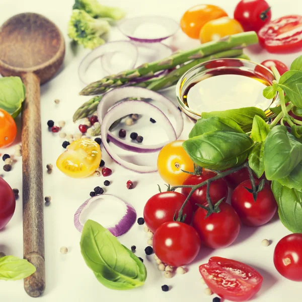 Verduras frescas - concepto de cocina —  Fotos de Stock