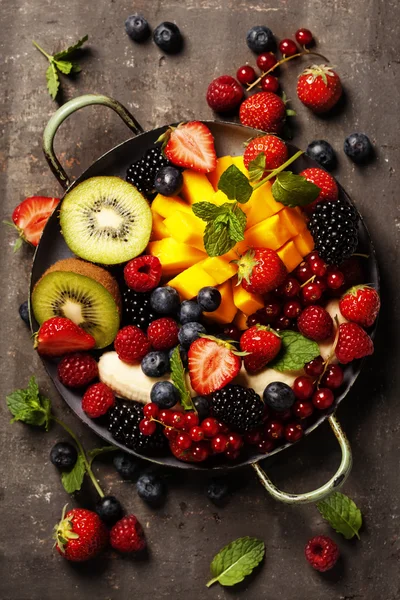 Fresh fruits and berries on plate — Stock Photo, Image