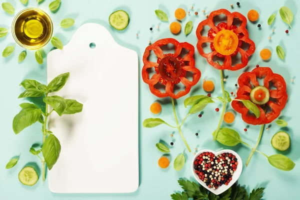 Flores bonitas feitas de vegetais orgânicos frescos — Fotografia de Stock