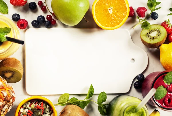 Batidos y frutas frescas — Foto de Stock