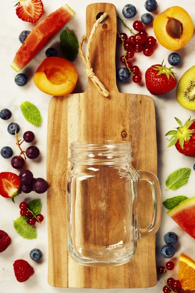 新鲜的食材概念与健康果汁 — 图库照片