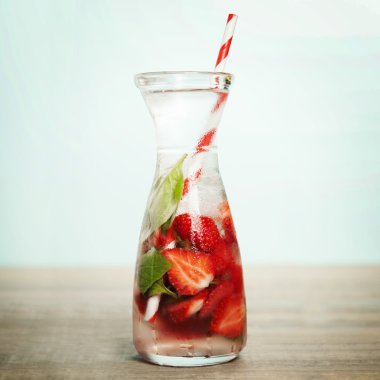Detoks meyveli aromalı su
