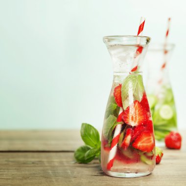 Detoks meyveli aromalı su