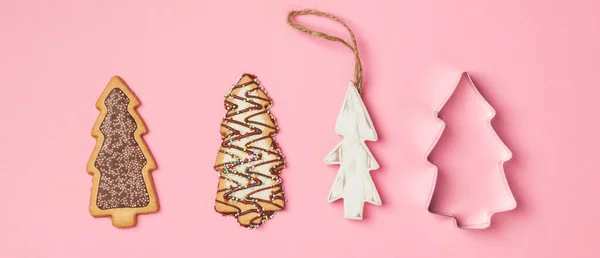 Noel ağacı şeklinde zencefilli kurabiye. — Stok fotoğraf
