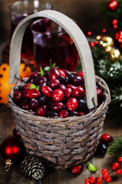 Kızılcık ve meyve suyu