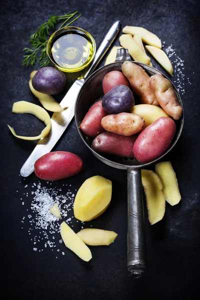 Cooking fresh potatoes — Stock Photo, Image