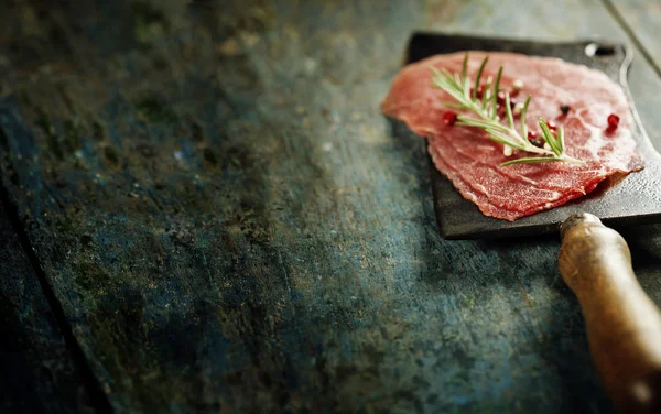 Vintage cleaver and Beef Carpaccio — Stock Photo, Image