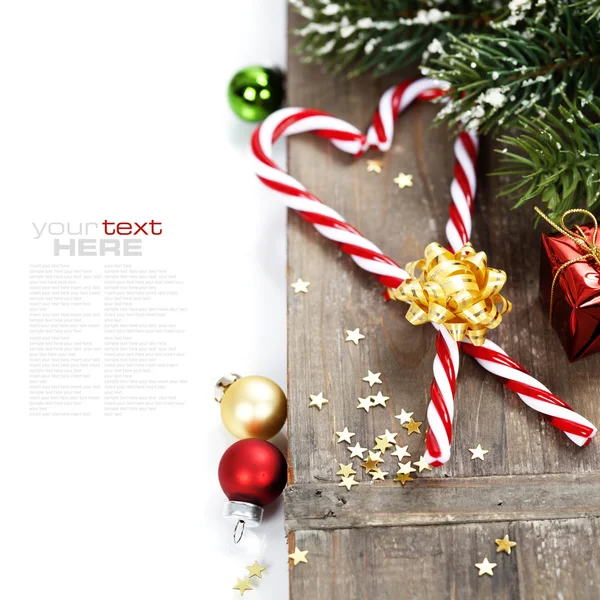 Kerstmis candy canes en decoraties — Stockfoto