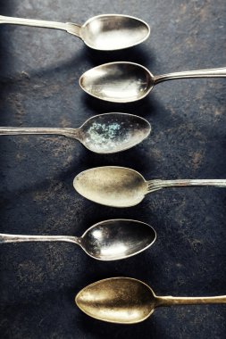 eski kaşık ile boş pan 