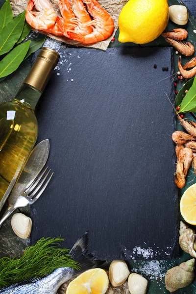 Essen Hintergrund mit Meeresfrüchten und Wein — Stockfoto