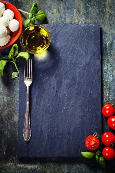 Cherry tomatoes, basil leaves, mozzarella cheese and olive oil f — Stock Photo, Image