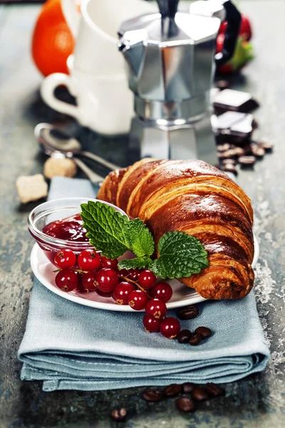 Coffee with croissants — Stock Photo, Image
