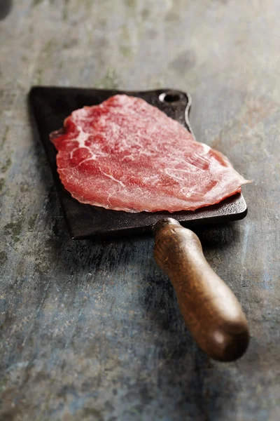 Vintage cleaver and Beef Carpaccio — Stock Photo, Image